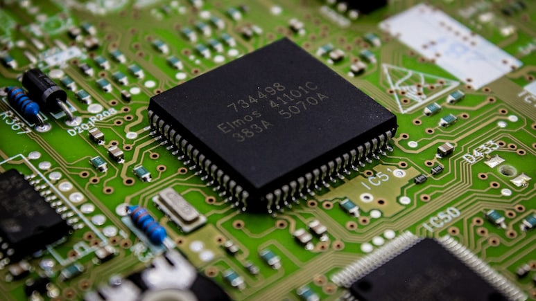 Chip Stocks Hit By Broader Nasdaq Selloff: SanDisk, Micron, Western Digital, Others Slip Up To 4%