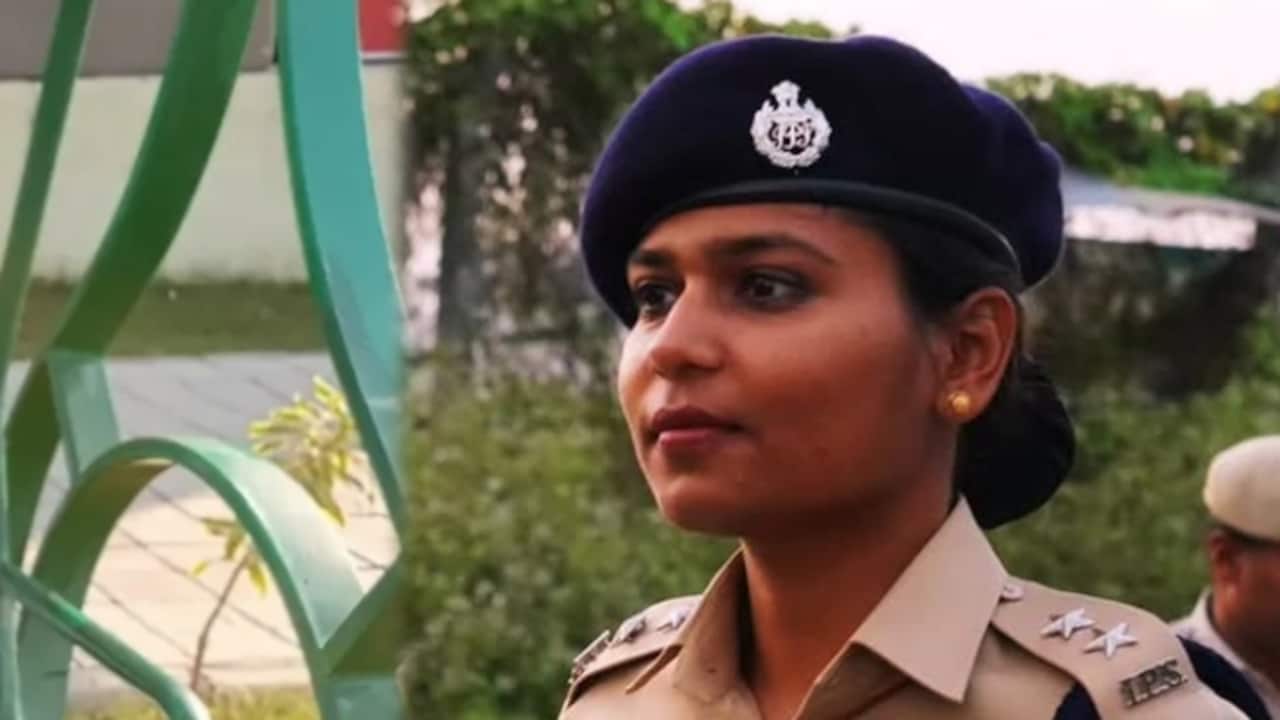 IPS ईशा स‍िंह: द‍िल्‍ली DCP की दर्दभरी कहानी, IPS प‍िता के साथ गलत हुआ तो क्रैक की UPSC, दादा भी रहे आईपीएस