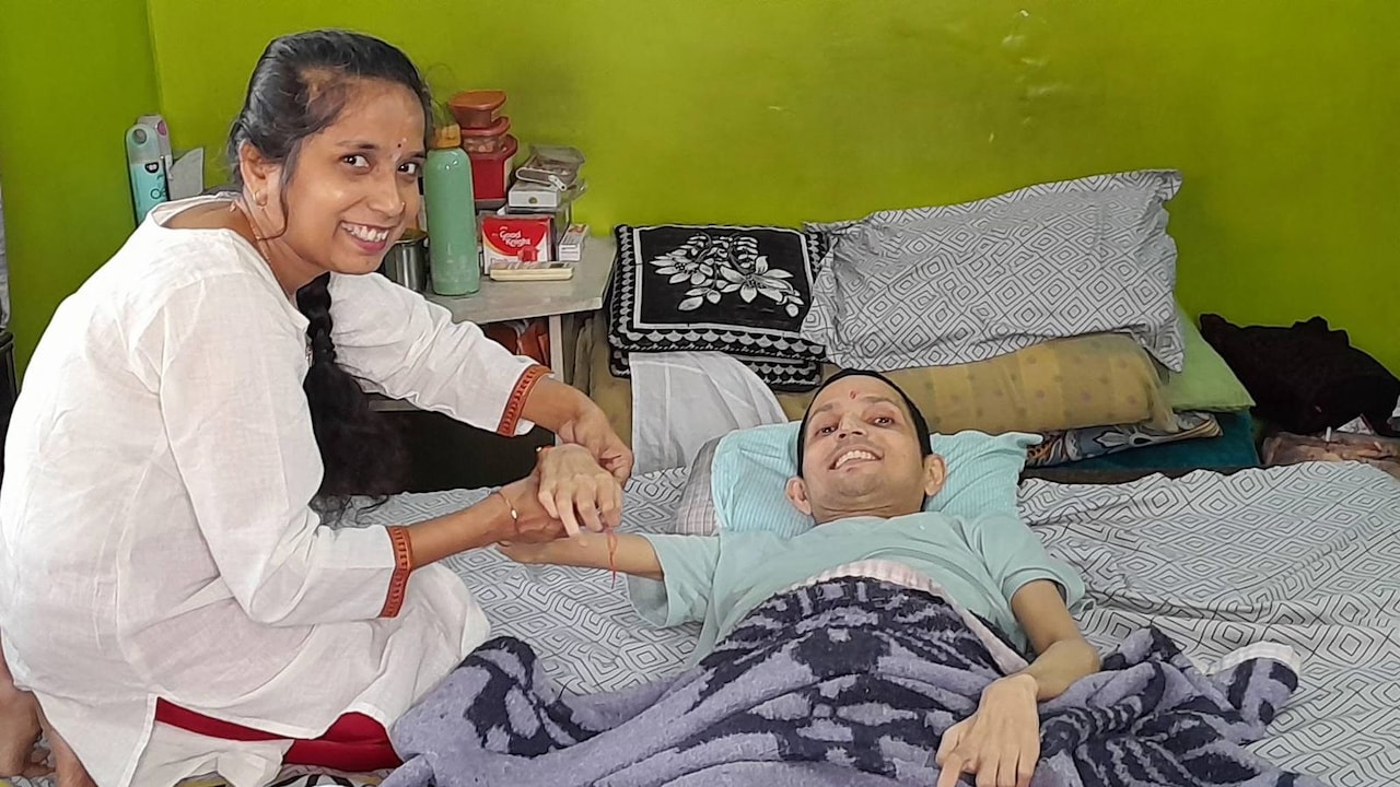 Nagesh Bhoir with his sister Nagesh Bhoir with his sister