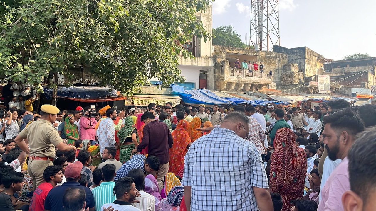 The victims family and local residents protesting in Amer, Jaipur. The victims family and local residents protesting in Amer, Jaipur.