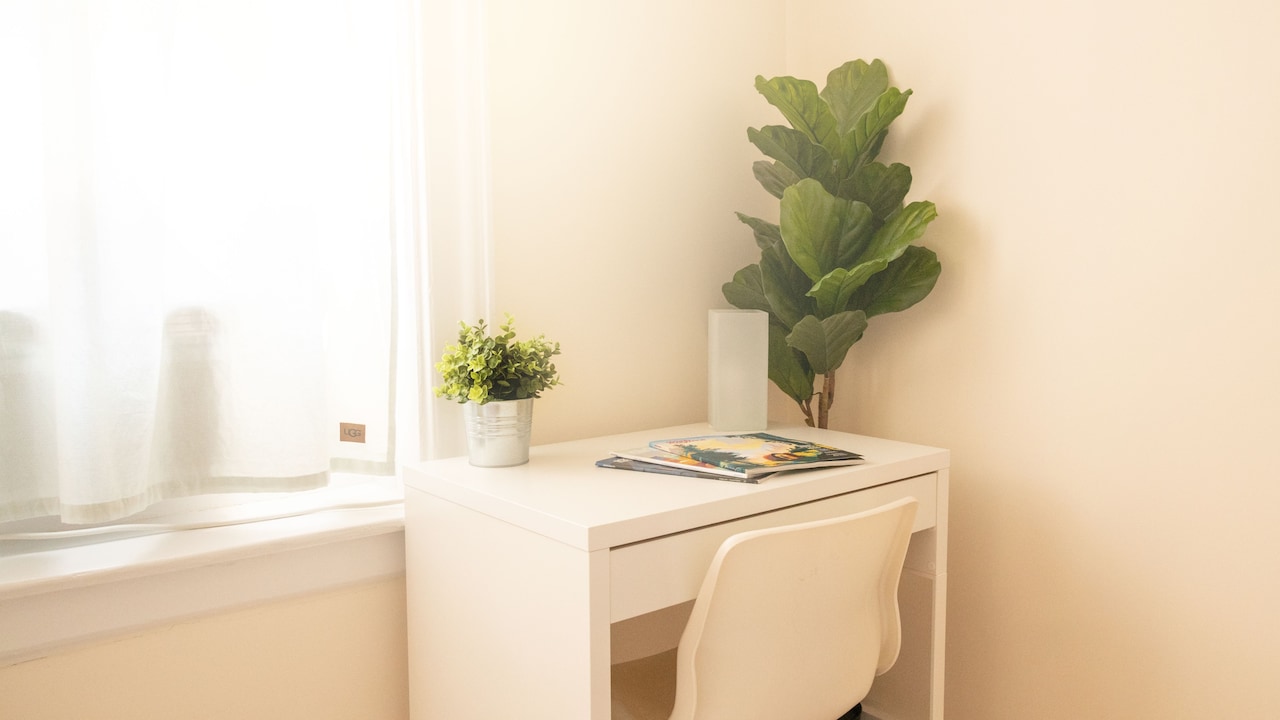 10 Reasons Small Study Tables Feel Cramped And How To Maximise Desk Space