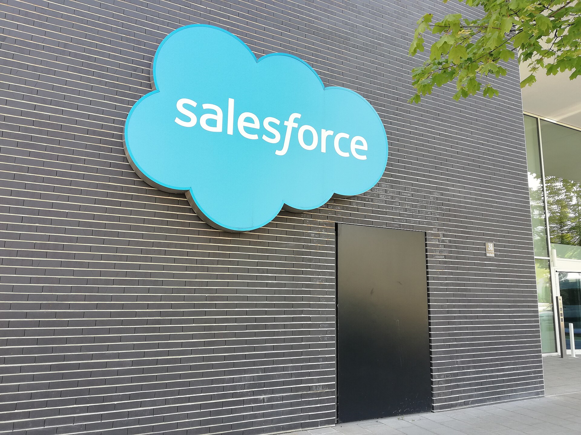 Salesforce suffers widespread outage affecting major customers worldwide