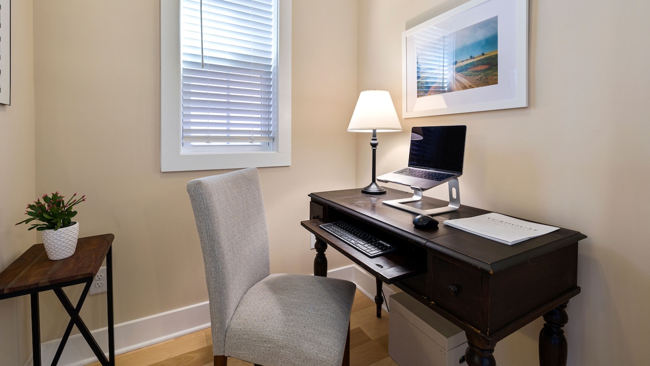 10 Reasons Small Study Tables Feel Cramped And How To Maximise Desk Space