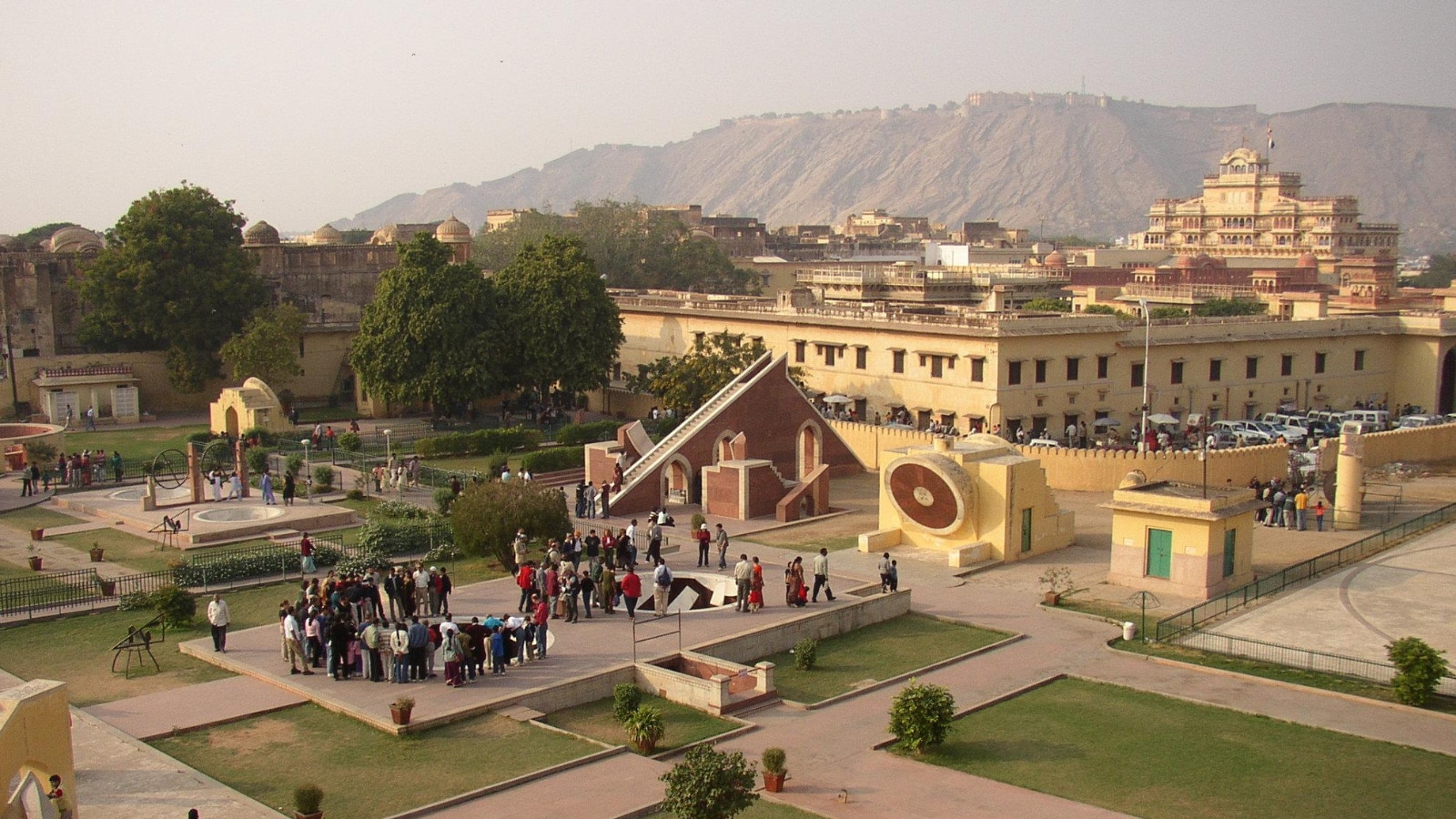 https://c.ndtvimg.com/2026-09/a4oi8mrk_world-tourism-day_625x300_27_September_26.png?im=FitAndFill,algorithm=dnn,width=1600,height=900