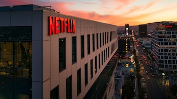 Netflix Shares Slump 7% As Wells Fargo Cuts Rating, Issues Bearish Price Target