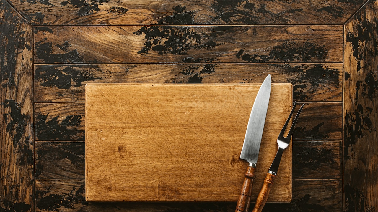 How to remove smell from cutting boards