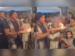 सलमान खान से बप्पा की आरती में हुई भूल, बहन अर्पिता ने इशारा कर सही करवाई गलती, उल्टी आरती उतार रहे थे भाईजान