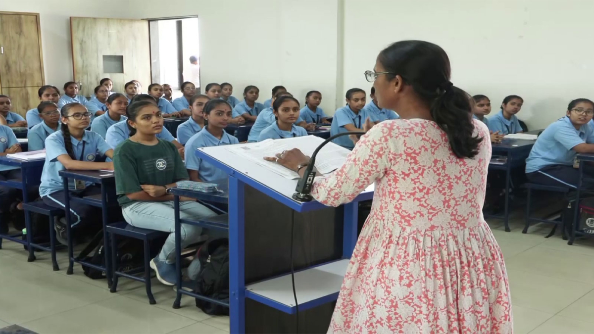 Mission School Of Excellence: टेक्नोलॉजी ने गुजरात में स्कूलों को बनाया हाईटेक, 1.9 लाख स्मार्ट क्लासरूम से शिक्षा को नई ऊंचाई
