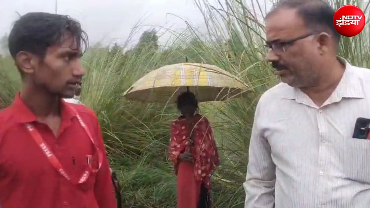 ब्राह्मण जाति बताई तो युवक को SC/ST एक्ट में फंसाने की दी धमकी... हरदोई के लेखपाल का वीडियो वायरल