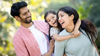 बच्चा घर पर खूब बोलता है लेकिन बाहर चुप हो जाता है? Parenting Expert ने बताया कैसे बढ़ाएं उसका कॉन्फिडेंस