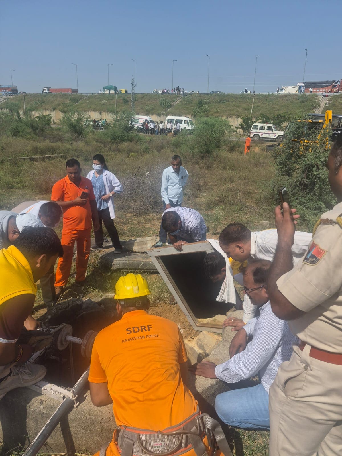 18 महीने बाद कुएं से मिला कंकाल. 18 महीने बाद कुएं से मिला कंकाल.