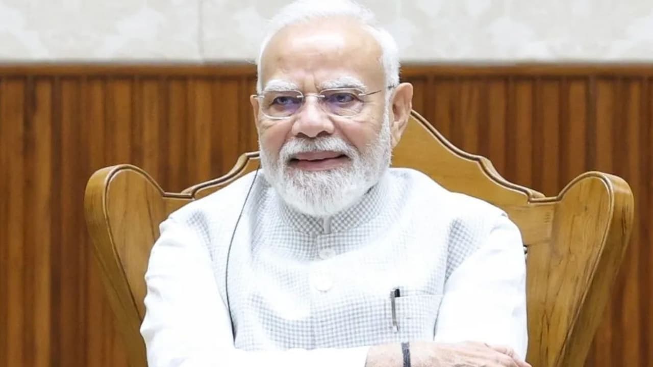 प्रधानमंत्री नरेंद्र मोदी से संपर्क कैसे करें? शिकायत और सुझाव के लिए पोर्टल, नंबर, ईमेल और PMO एड्रेस जानें