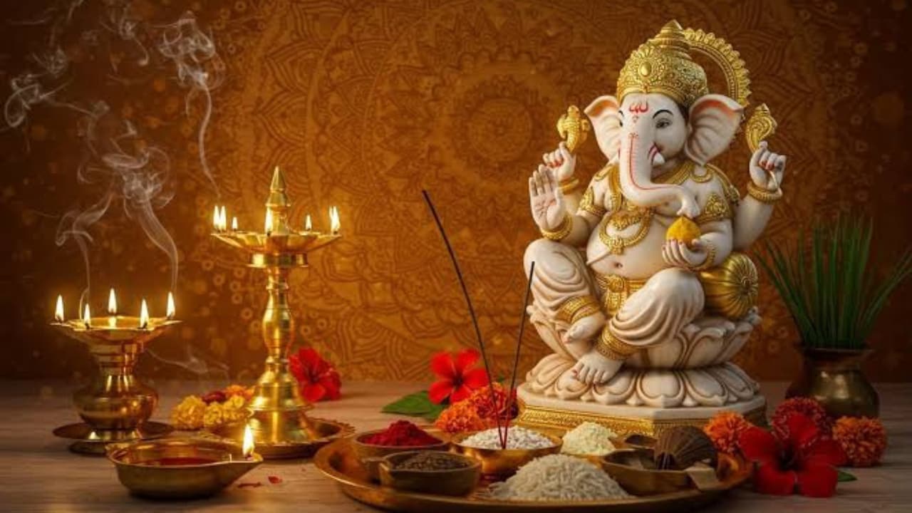 Ganesh Chaturthi 2026: गणेश जी को प्रसन्न करने के लिए 10 दिन करें ये 1 उपाय, घर में आएगी सुख-समृद्धि
