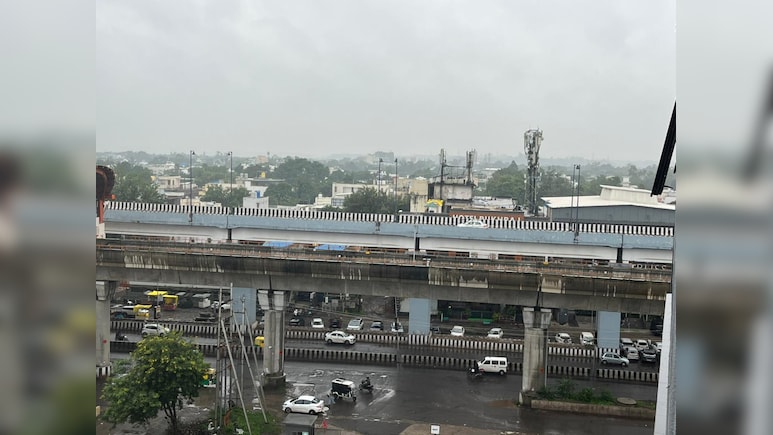 &lsquo;ऐसे कामों के लिए पैसा है, लेकिन स्कूल-अस्पताल के लिए नहीं&rsquo;! हाईकोर्ट की भोपाल फ्लाईओवर टेंडर पर सख्त टिप्पणी