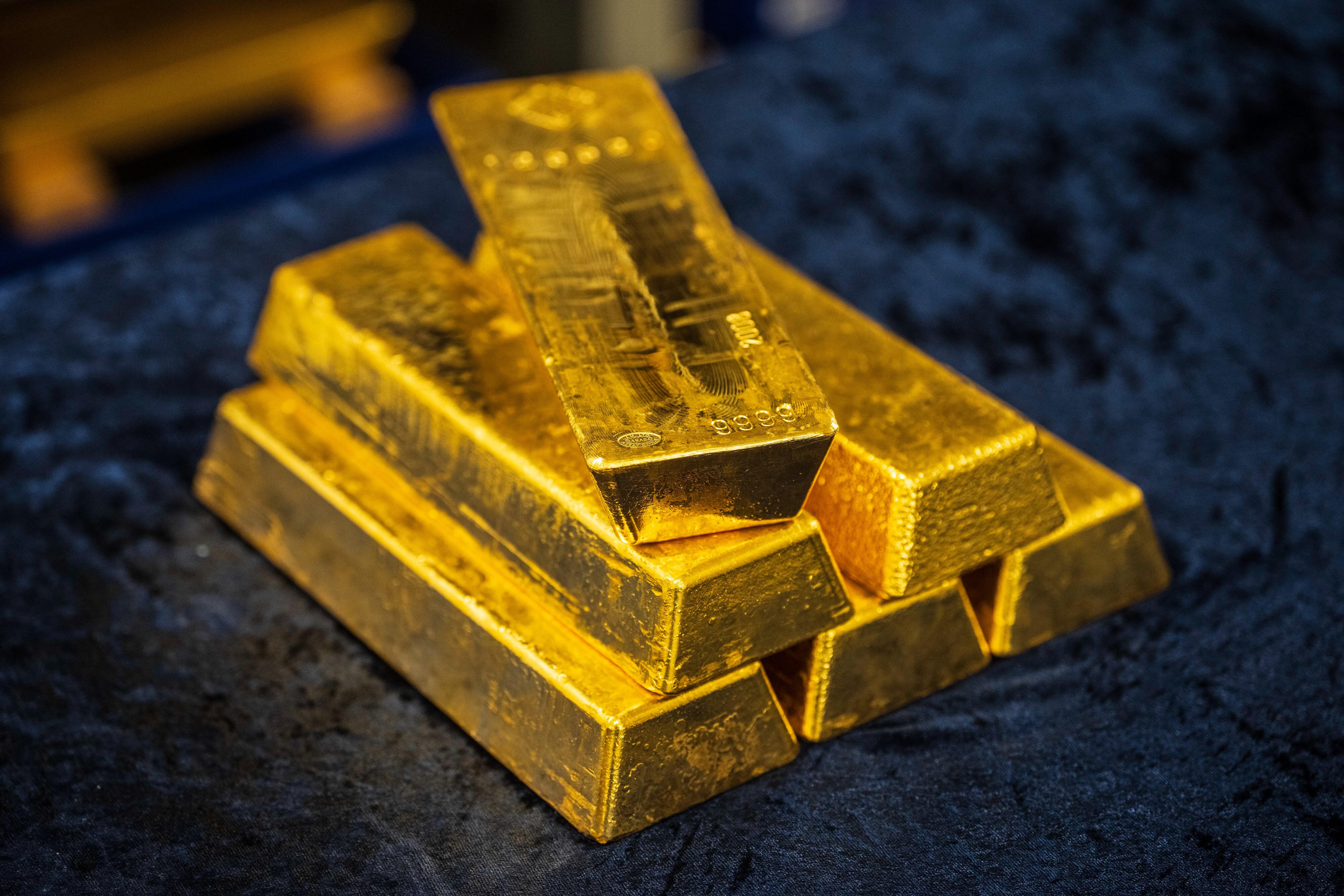 Gold approaches two-week low as global bond yields climb to highest since 2008 and traders price 70% chance of Fed rate hike