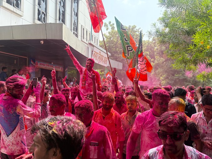 पाली नगर निगम में जीत के बाद बीजेपी का जश्न पाली नगर निगम में जीत के बाद बीजेपी का जश्न