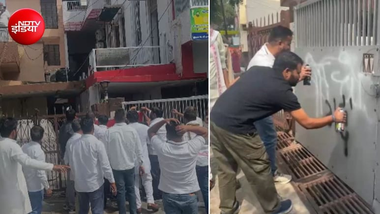 आगरा में चुनाव आयुक्त ज्ञानेश कुमार के घर पर कांग्रेस कार्यकर्ताओं का प्रोटेस्ट, गेट पर लिखे अपशब्द