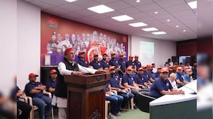 Lal Topi, Blue T-Shirt: Akhilesh Yadav's 'PDA' For Blue Has A Coded Message
