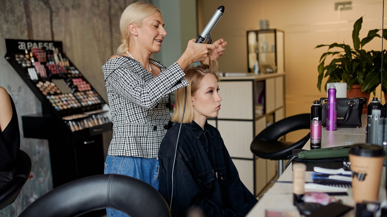 Why Do Hair Straightener Plates Get Sticky? 10 Safe Cleaning Tips Why Do Hair Straightener Plates Get Sticky? 10 Safe Cleaning Tips