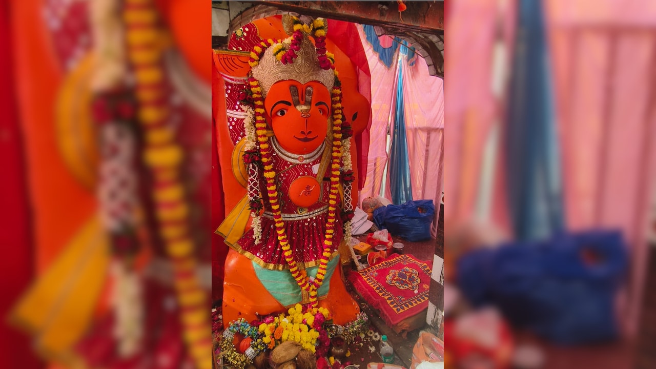 उज्जैन में क्यों नहीं हट रही 'खड़े हनुमान' की प्रतिमा ? बुलडोजर फेल....10 दिनों से सरकारी मशीनरी नाकाम