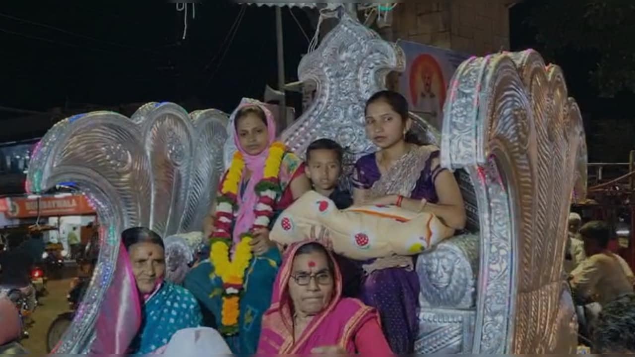 Maharashtra Family Welcomes First Baby Girl in Two Centuries