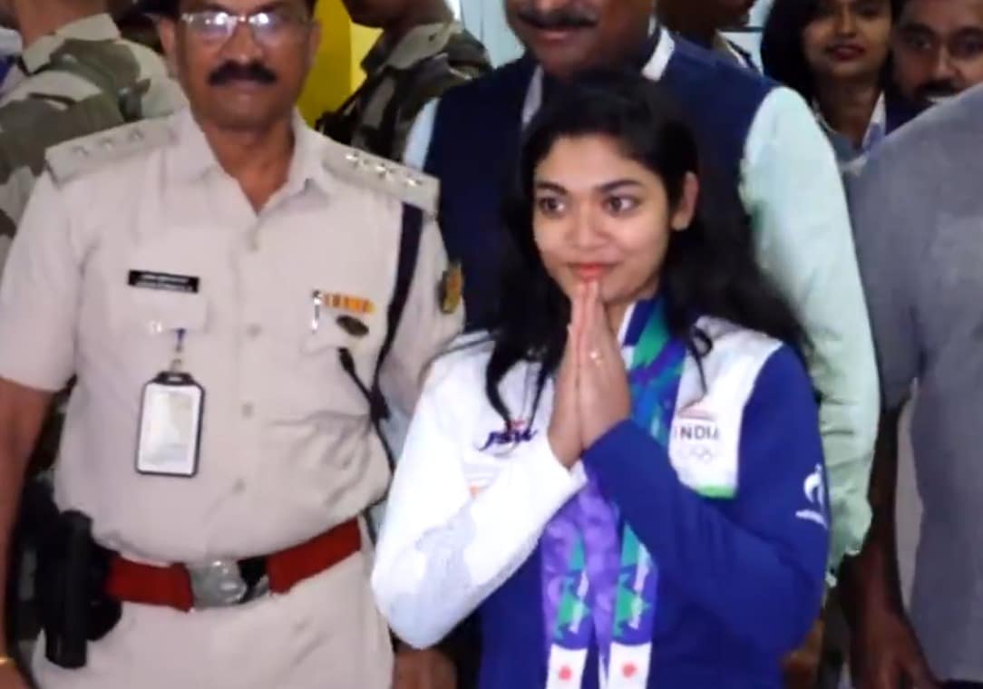 Asian Games double silver medallist Vidarsa K Vinod welcomed in Thiruvananthapuram