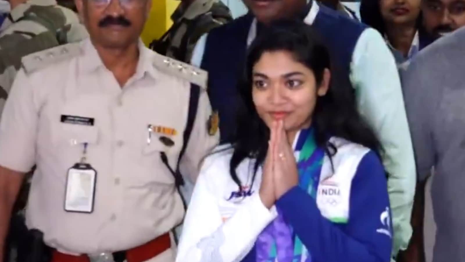 Asian Games Double Silver Medalist Vidarsa K Vinod Receives A Grand Welcome At Thiruvananthapuram Airport