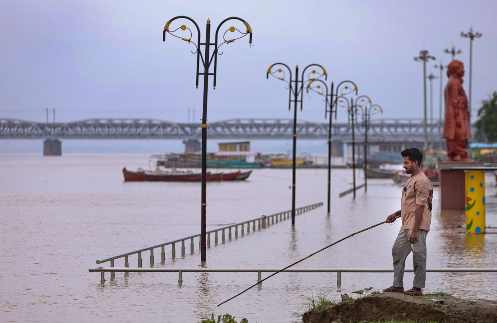 UP Flood: जलमग्न प्रयागराज UP Flood: जलमग्न प्रयागराज