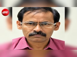 ढाई करोड़ के इनामी नक्सली कमांडर का सरेंडर, 40 सालों से फैला रहा था आतंक, 3 राज्यों में वांटेड
