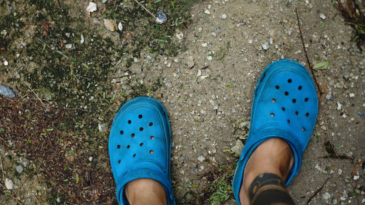 Why do feet become sweaty in clogs Why do feet become sweaty in clogs