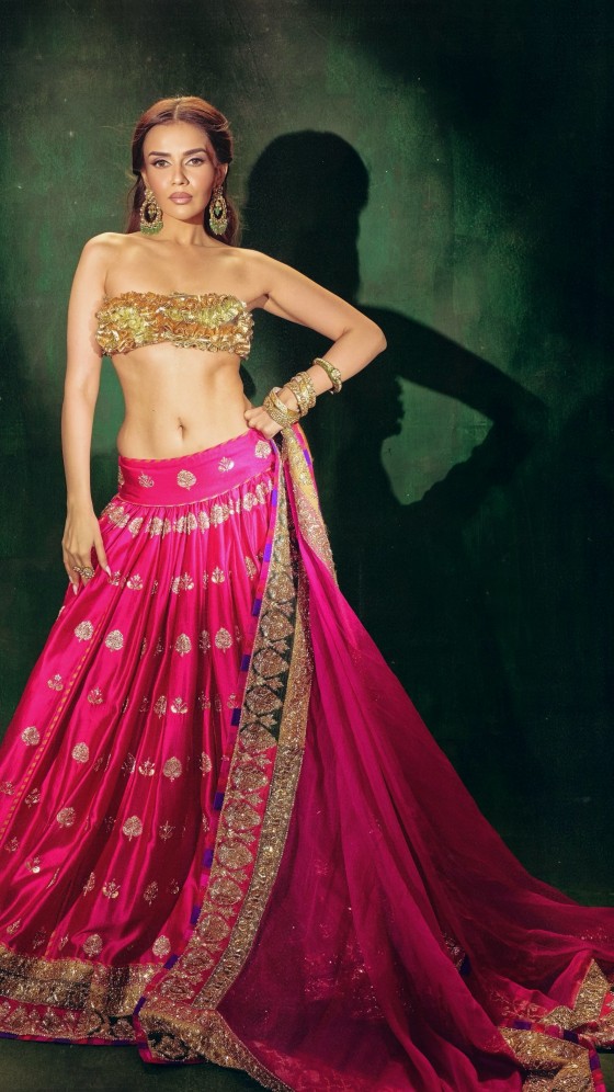 Komal Pandey Serves Regal Glam In A Vibrant Pink Lehenga Look