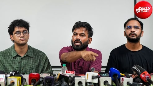 चुनाव आयोग पर उठे सवालों में अपने लिए मौका क्यों देख रही है कॉकरोच जनता पार्टी