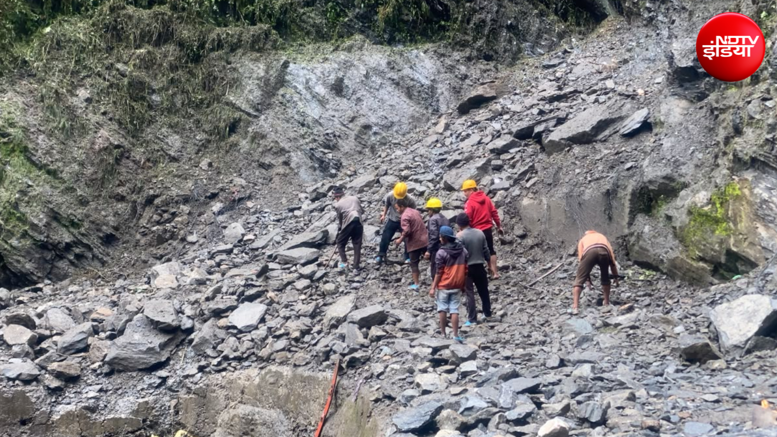 उत्तराखंड के चीरबासा में लैंडस्लाइड, केदारनाथ यात्रा का पैदल मार्ग बंद, देखें Video