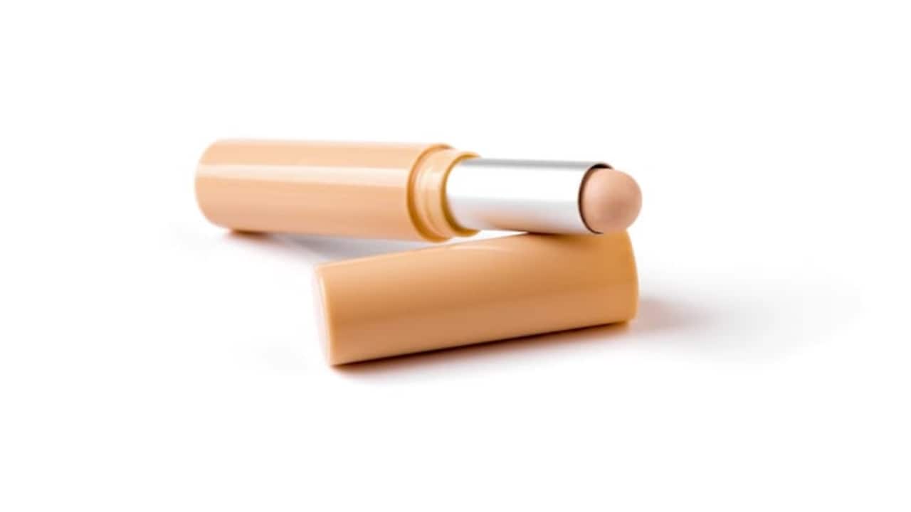 Why Does Concealer Crease Under The Eyes? 10 Reasons And Easy Fixes Why Does Concealer Crease Under The Eyes? 10 Reasons And Easy Fixes