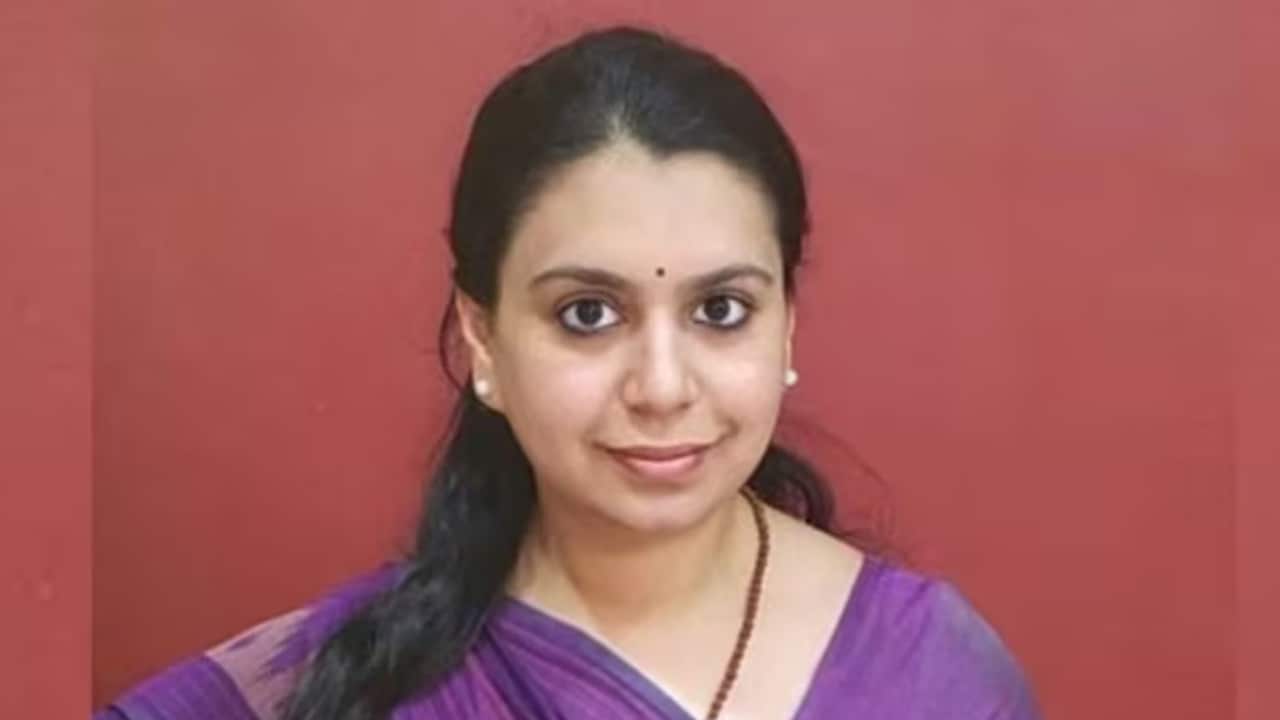 'मेरा IAS से त्यागपत्र स्वीकार हो गया... बढ़े चलो', प्रशासनिक सेवा से दिव्या मित्तल की 13 साल बाद विदाई, शेयर की इंस्टा स्टोरी