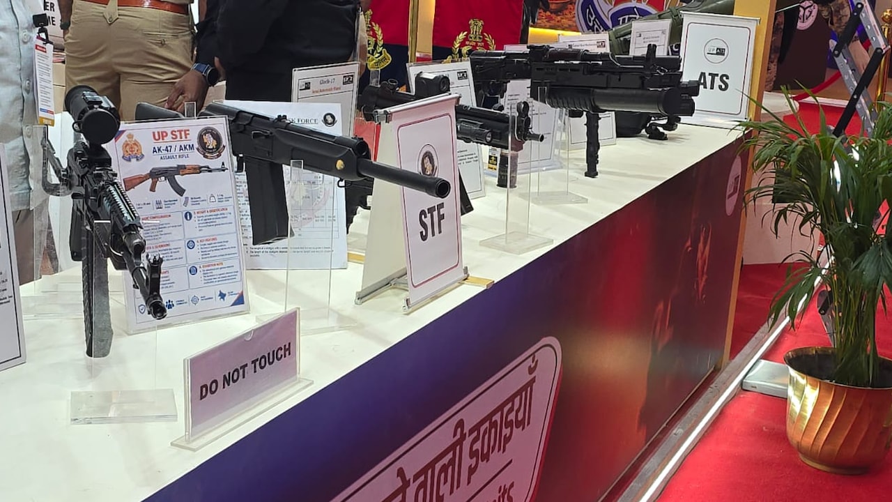 उत्तर प्रदेश इंटरनेशनल ट्रेड शो में यूपी पुलिस की दमदार मौजूदगी, अत्याधुनिक हथियार और नई तकनीकें खींच रहीं लोगों का ध्यान