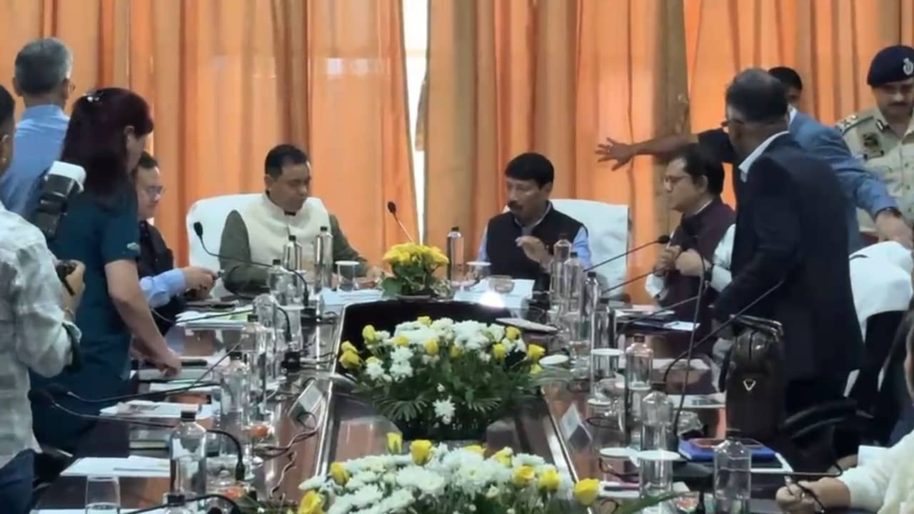 Meghalaya, Assam Hold Meeting To Address Tourist Cab Operators' Issues
