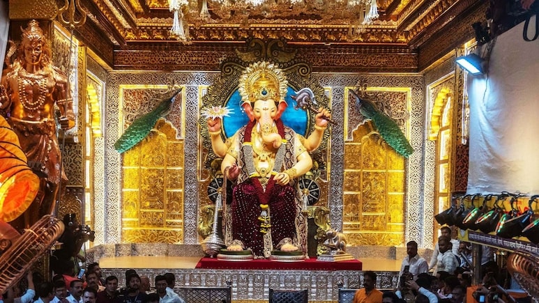 Ganesh Chaturthi 2026: भारत के 5 सबसे मशहूर गणपति पंडाल, जहां आपको जरूर जाना चाहिए
