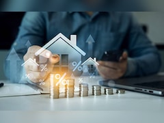 Inflation Bites US Households: Mortgage Rates Jump 7% At 19-Month High Following Fed Rate Hike