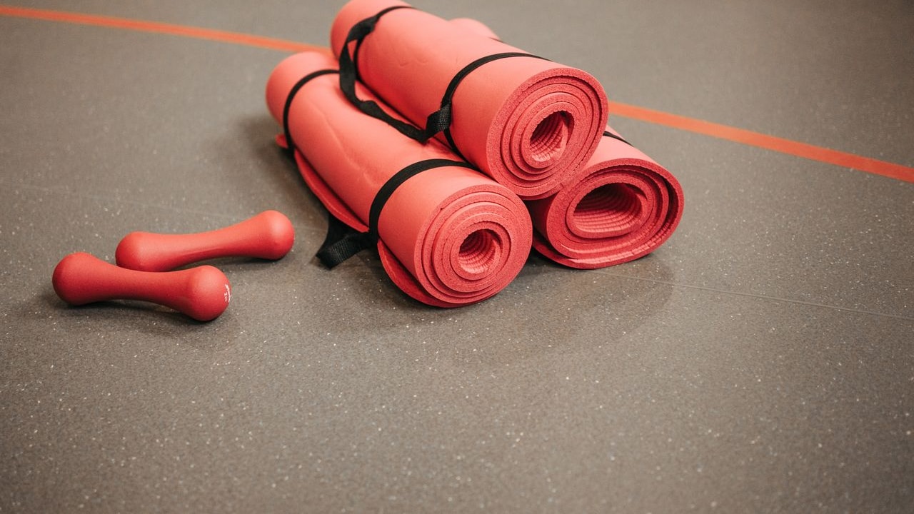 Why do yoga mats curl at the edges