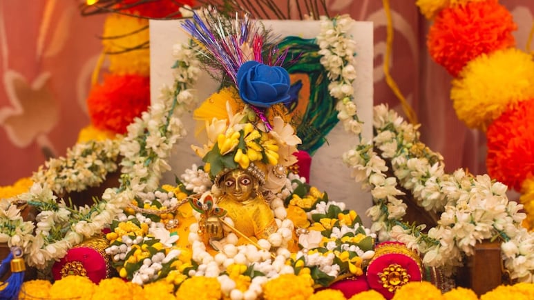 जन्माष्टमी पर ऐसे करें नंदलाल की पूजा, इन मंत्रों के जप से करें प्रसन्न