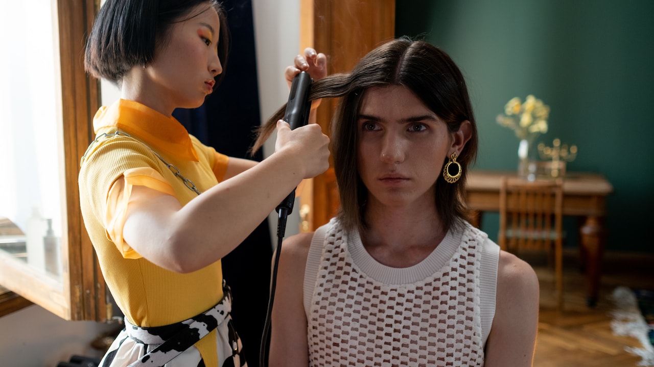 10 Flat Iron Mistakes That Make Hair Catch, Pull Or Break Near The Plates