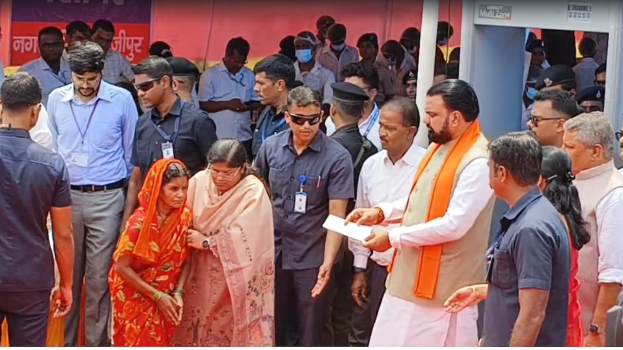 CM के सामने इंतजाम, दौरा खत्म होते ही गायब? हाजीपुर बाढ़ राहत शिविर में वायरल वीडियो-ऑडियो से उठे बड़े सवाल