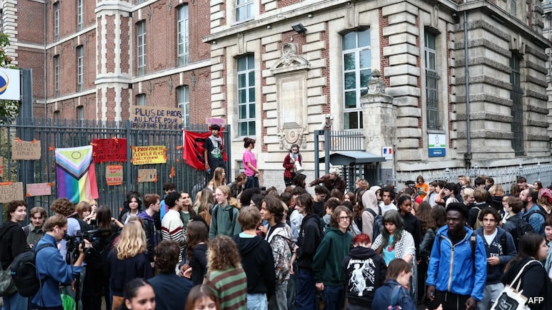 Nearly 500 Schools In France To Be Closed Monday Over Student Protests