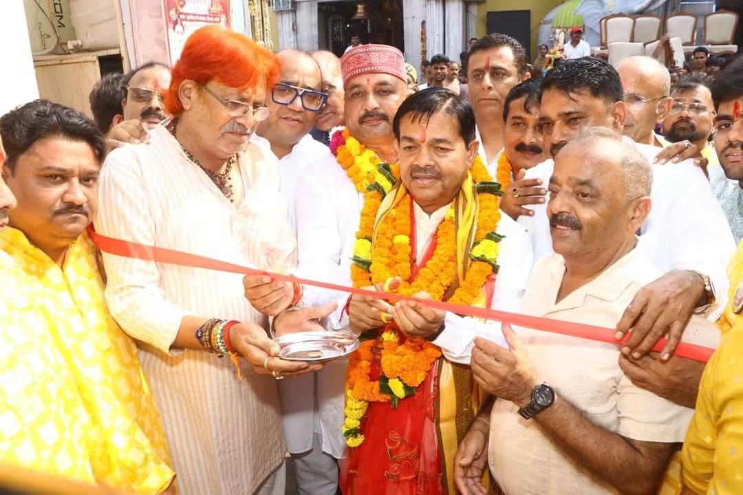 मेले का शुभारंभ करते हुए मंत्री बीएल वर्मा मेले का शुभारंभ करते हुए मंत्री बीएल वर्मा