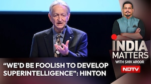 Geoffrey Hinton's AI Warning: "We'd Be Very Foolish To Develop Superintelligence"