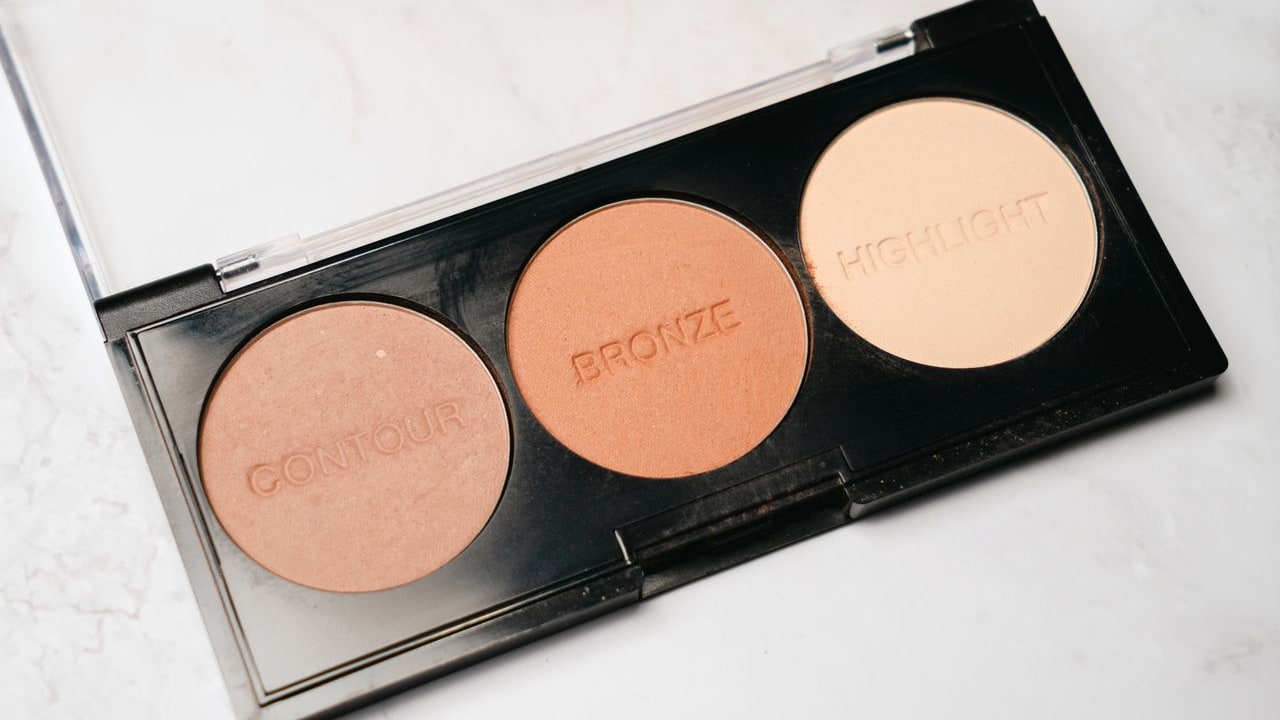 Best Highlighters For A Radiant Makeup Look Best Highlighters For A Radiant Makeup Look