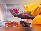 पितृपक्ष में नए कपड़े और चीजें खरीदें या नहीं, जानिए क्या है मान्यता?