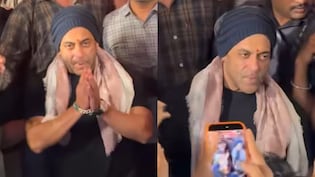 Salman Khan Folds Hands, Requests Fans To Clear Way For Him During <i>Ganpati Darshan</i>