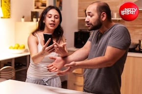रिश्ता बचाने के चक्कर में न गंवाएं अपनी पहचान, इन 5 चीजों को हमेशा रखें साथ
